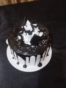 জন্মদিনের জন্য হোমমেইড চকলেট কেক